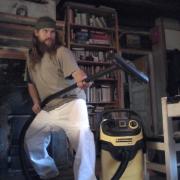 preparing to face all the dust, dirt and bugs - in pure Aliens style