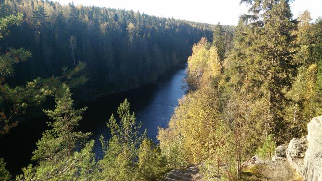 A clifftop view over Hell's Lake
