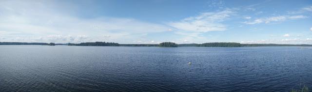 A panomara view over the lake